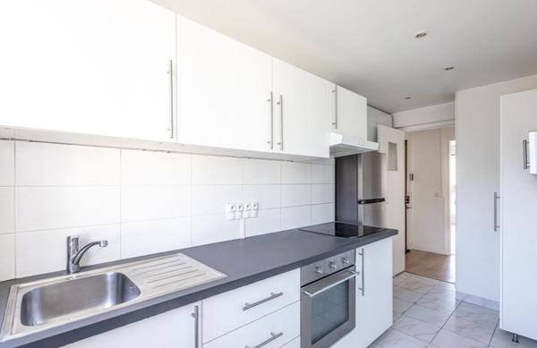 Appartement
         3 pièces
        - 60 m² 184 000 € *
