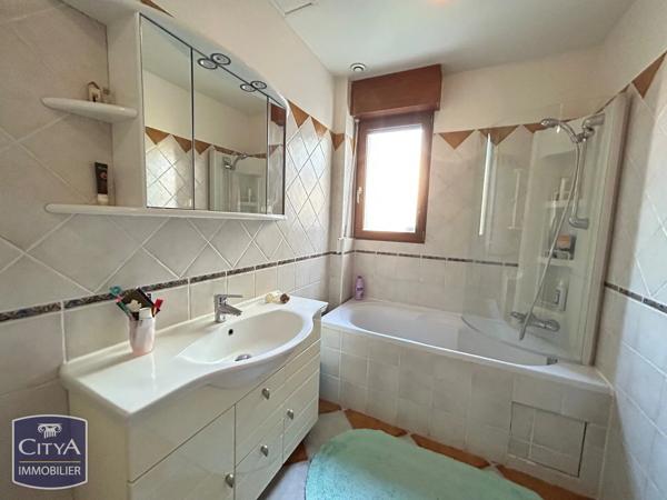 Maison à vendre 5 pièces 200m² Saint-Doulchard (18230)
