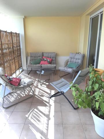 Hyères centre T3 de 87m2 avec terrasse et garage.