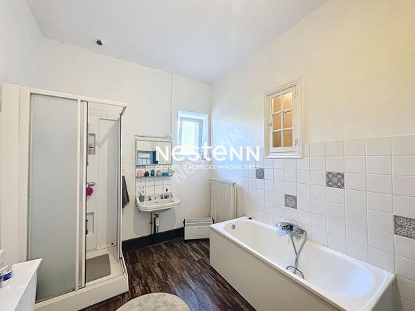 Immeuble Seissan 7 pieces 187 m2 avec jardin