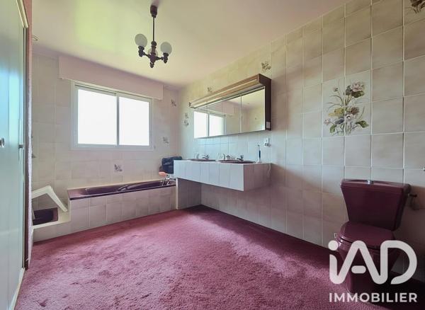 Maison à vendre 8 pièces 220 m² Sainte-Radegonde