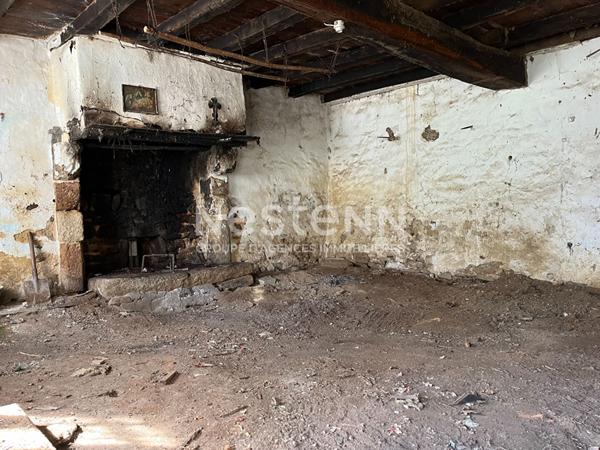 Maison avec 120 m² aménageable + Longère 200 m² à rénover - 5000 m² de terrain - MORBIHAN