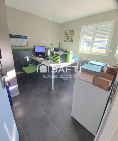 Ensemble de 10 bureaux sur 180 m² : Immeuble de rapport locatif