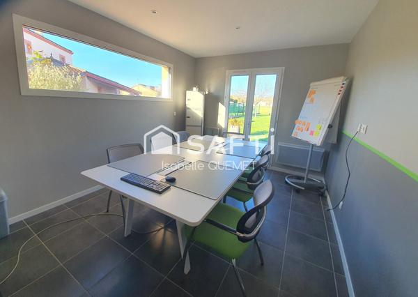 Ensemble de 10 bureaux sur 180 m² : Immeuble de rapport locatif
