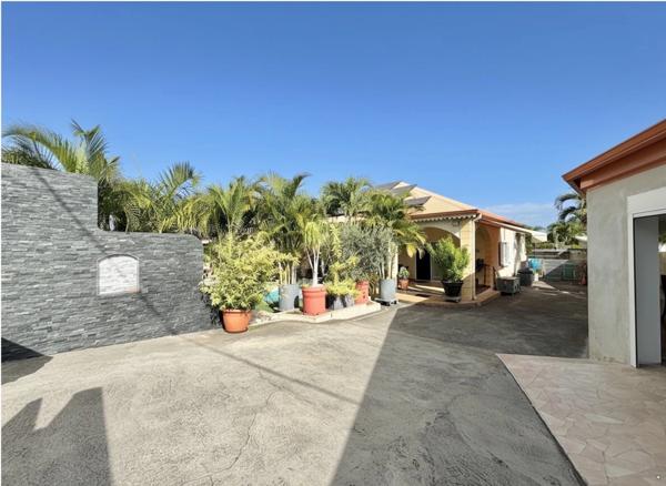 À VENDRE – LA RIVIÈRE SAINT-LOUIS (OUAKI) - Villa familiale T5/6 de 293,50 m² utiles sur 770 m² de terrain