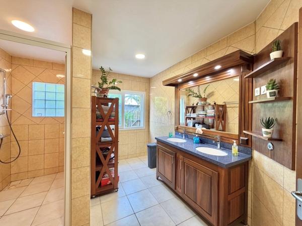 À VENDRE – LA RIVIÈRE SAINT-LOUIS (OUAKI) - Villa familiale T5/6 de 293,50 m² utiles sur 770 m² de terrain