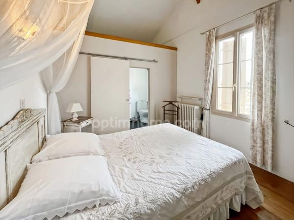 MAISON EN PIERRE + MAISONNETTE + GARAGE 10 PIECES 230 M²