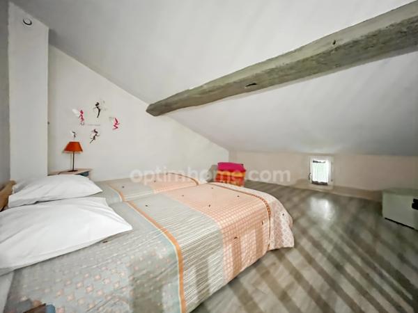 MAISON EN PIERRE + MAISONNETTE + GARAGE 10 PIECES 230 M²