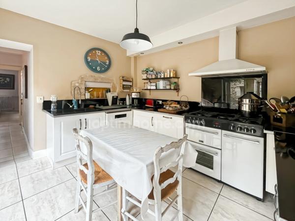 MAISON EN PIERRE + MAISONNETTE + GARAGE 10 PIECES 230 M²