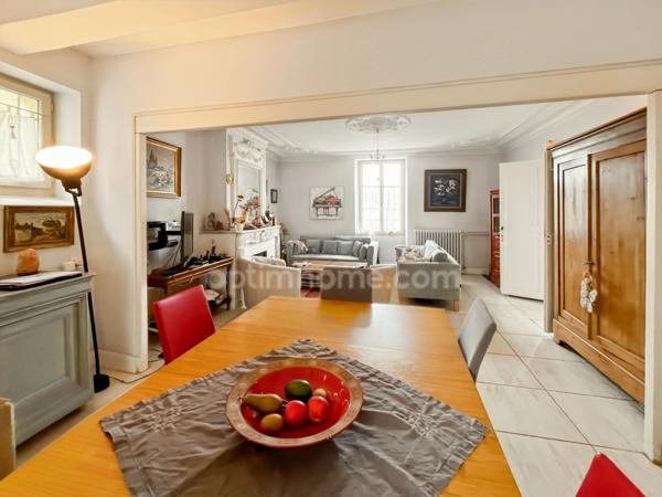 MAISON EN PIERRE + MAISONNETTE + GARAGE 10 PIECES 230 M²