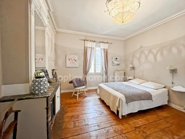 MAISON EN PIERRE + MAISONNETTE + GARAGE 10 PIECES 230 M²