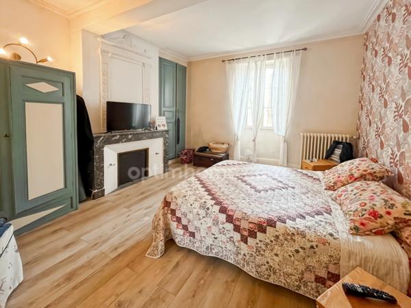 MAISON EN PIERRE + MAISONNETTE + GARAGE 10 PIECES 230 M²