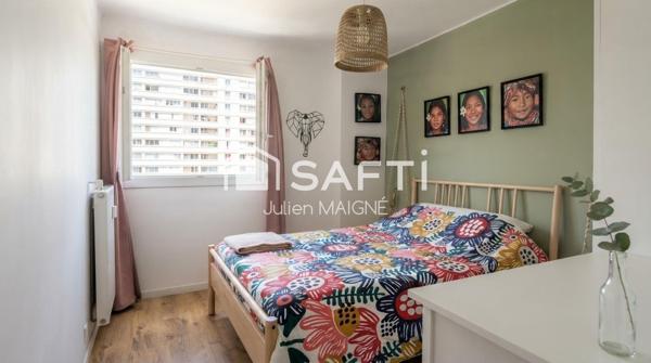 Vue exceptionnelle sur le port de Toulon, calme absolu, cuisine refaite à neuf : ce T3 de 74 m² au 8ème étage de la résidence L'Albâtre n'attend que vous.