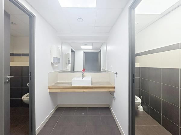 A LOUER LES PENNES-MIRABEAU – LOCAUX MÉDICAUX / PARAMÉDICAUX & BUREAUX – 15 À 150 M² – PARKING – FIBRE