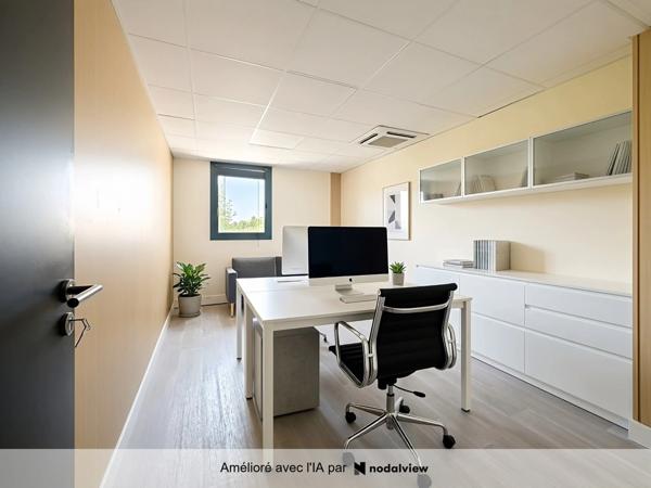 A LOUER LES PENNES-MIRABEAU – LOCAUX MÉDICAUX / PARAMÉDICAUX & BUREAUX – 15 À 150 M² – PARKING – FIBRE