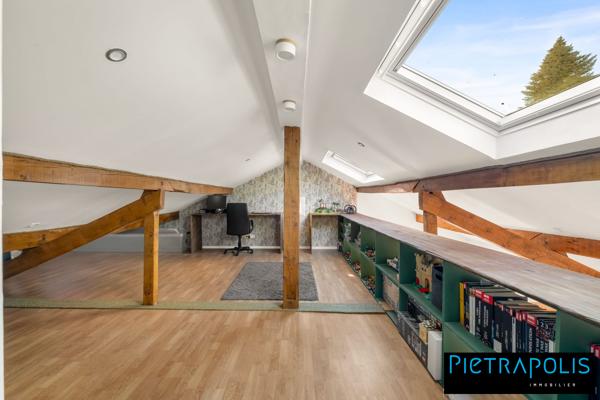 Comme une maison de 161m² au sol en parfait état - Parkings