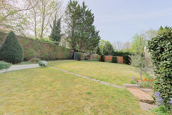 Maison Saint Germain En Laye 6 pièce(s) 130 m2 €950 000 ** - Référence 17968