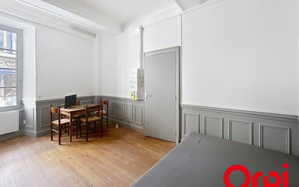 Immeuble à vendre    10 pièces • 150 m2 Vichy