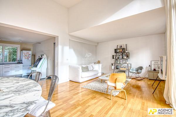 Versailles Montreuil Appartement 4 Pièces 83 m² carrez situé au 1er étage avec balcon , cave et jardin de copropriété - ce(s) 499 000 € **  - Référence  28963