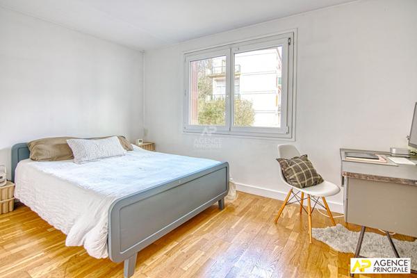 Versailles Montreuil Appartement 4 Pièces 83 m² carrez situé au 1er étage avec balcon , cave et jardin de copropriété - ce(s) 499 000 € **  - Référence  28963