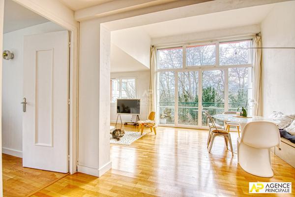Versailles Montreuil Appartement 4 Pièces 83 m² carrez situé au 1er étage avec balcon , cave et jardin de copropriété - ce(s) 499 000 € **  - Référence  28963