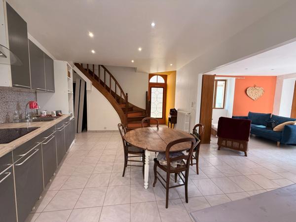 EN EXCLUSIVITE ! Maison de 131m², 5 chambres, avec courette, centre ville, 79 000 €