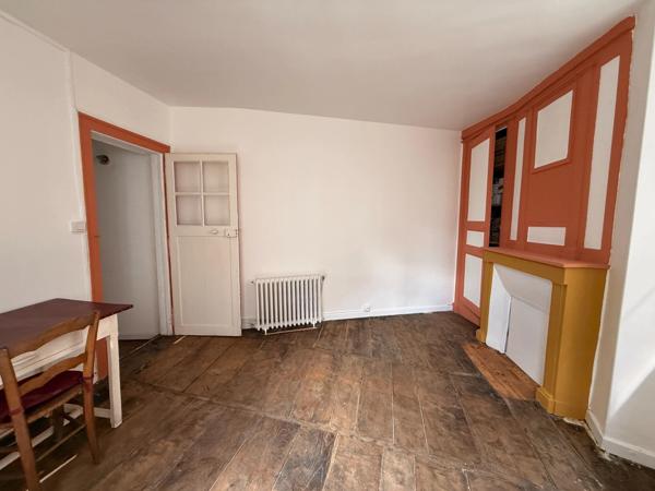 EN EXCLUSIVITE ! Maison de 131m², 5 chambres, avec courette, centre ville, 79 000 €