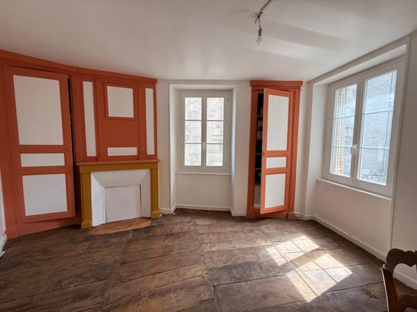 EN EXCLUSIVITE ! Maison de 131m², 5 chambres, avec courette, centre ville, 79 000 €