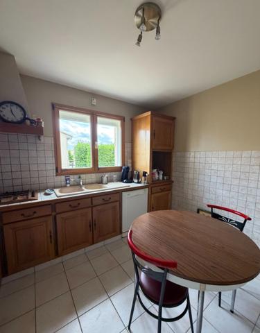 Brie. Maison 90 m² avec garage et jardin