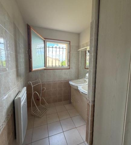 Brie. Maison 90 m² avec garage et jardin