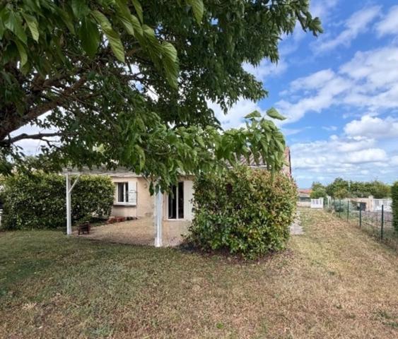 Brie. Maison 90 m² avec garage et jardin