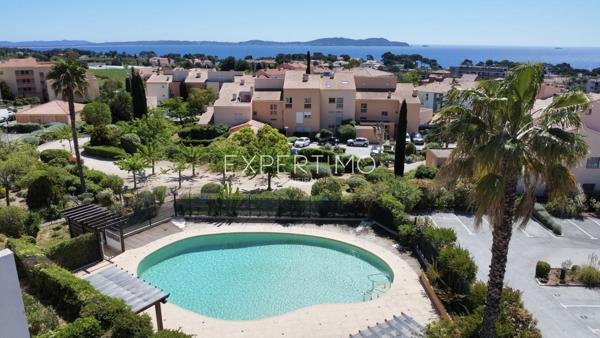 Carqueiranne (83320) Appartement avec grande terrasse et exposition Sud