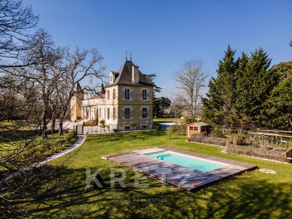 Maison de maître familiale restaurée à Léognan — 750 m², parc aux magnolias, piscine