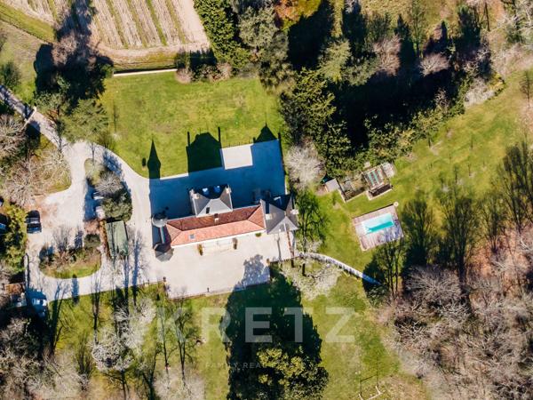 Maison de maître familiale restaurée à Léognan — 750 m², parc aux magnolias, piscine