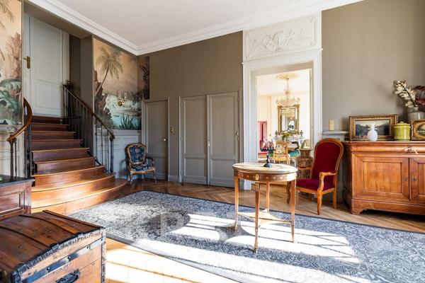 Maison de maître familiale restaurée à Léognan — 750 m², parc aux magnolias, piscine