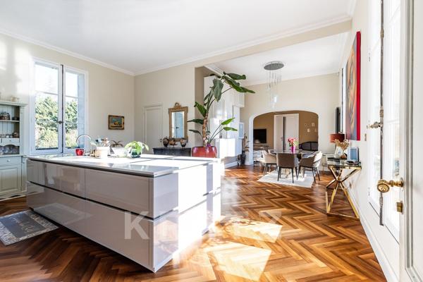 Maison de maître familiale restaurée à Léognan — 750 m², parc aux magnolias, piscine