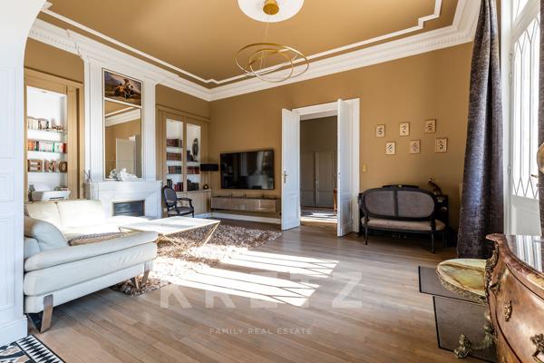 Maison de maître familiale restaurée à Léognan — 750 m², parc aux magnolias, piscine