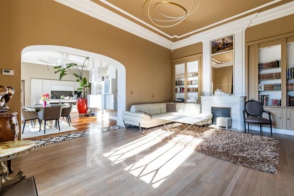 Maison de maître familiale restaurée à Léognan — 750 m², parc aux magnolias, piscine