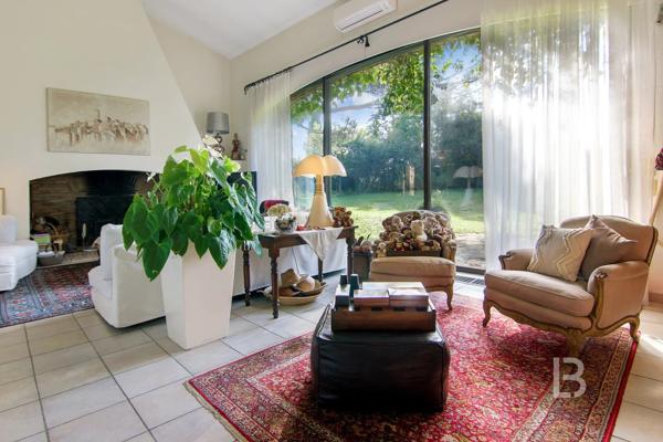 Propriété de caractère avec piscine, à vendre à Mougins.