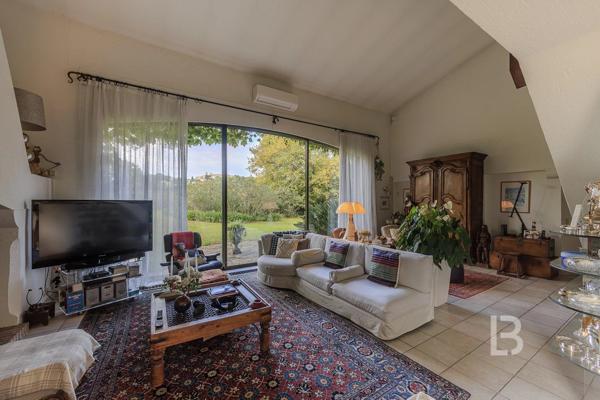 Propriété de caractère avec piscine, à vendre à Mougins.