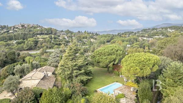 Propriété de caractère avec piscine, à vendre à Mougins.