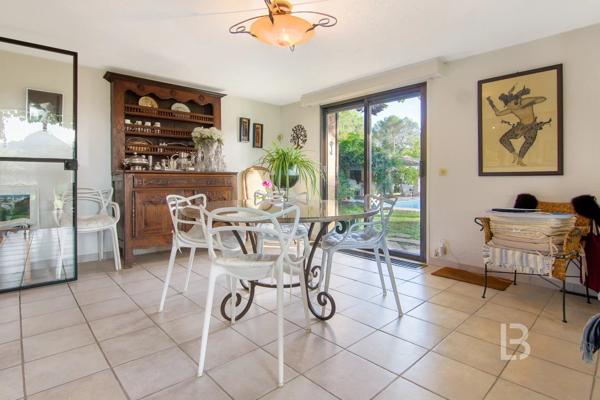 Propriété de caractère avec piscine, à vendre à Mougins.