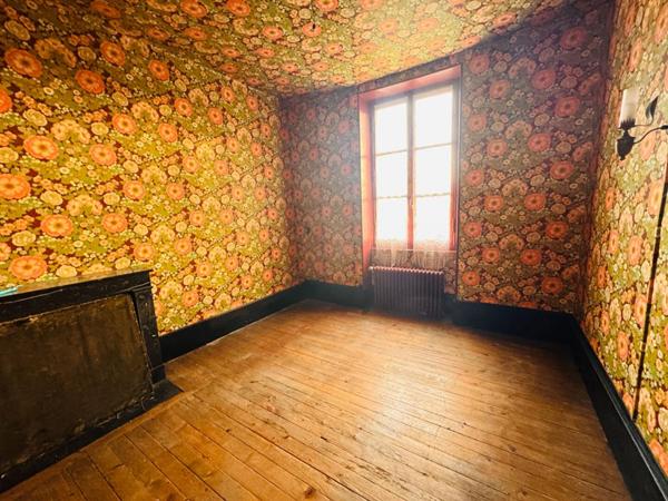 Grande maison familiale dans le centre de Prémery