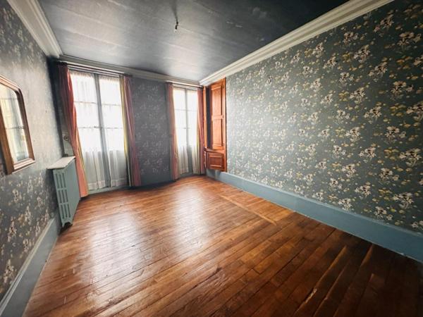 Grande maison familiale dans le centre de Prémery