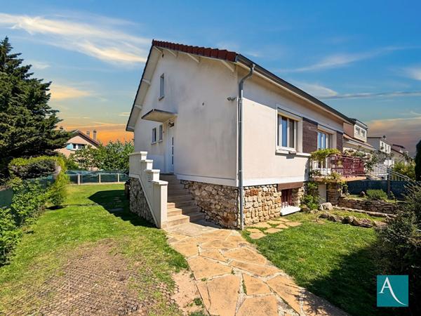 Rare à Grigny Village : L'élégance d'une Meulière entièrement rénovée - 4 chambres, jardin & terrasse