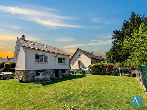 Rare à Grigny Village : L'élégance d'une Meulière entièrement rénovée - 4 chambres, jardin & terrasse