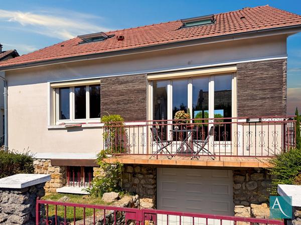 Rare à Grigny Village : L'élégance d'une Meulière entièrement rénovée - 4 chambres, jardin & terrasse