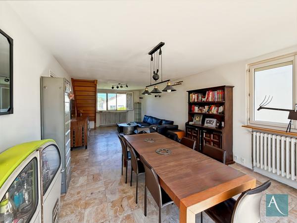 Rare à Grigny Village : L'élégance d'une Meulière entièrement rénovée - 4 chambres, jardin & terrasse