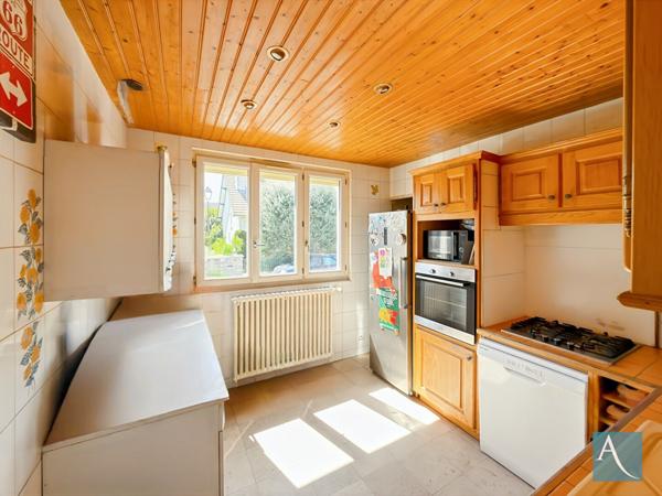 Rare à Grigny Village : L'élégance d'une Meulière entièrement rénovée - 4 chambres, jardin & terrasse