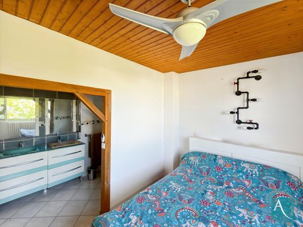 Rare à Grigny Village : L'élégance d'une Meulière entièrement rénovée - 4 chambres, jardin & terrasse